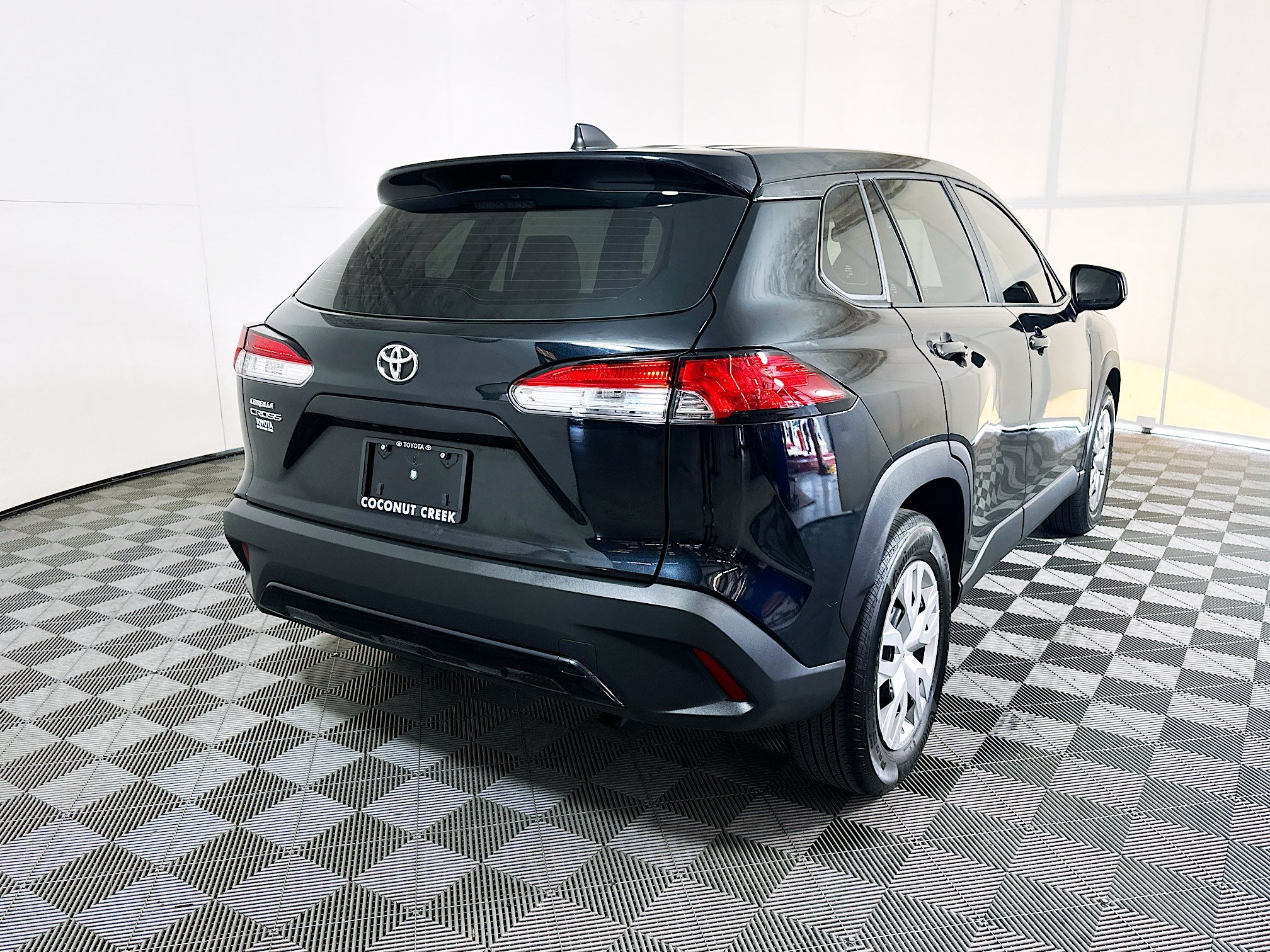 Used 2025 Jet Black Toyota L image 3