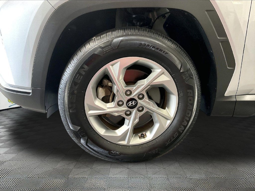 Used 2024 Silver Hyundai SEL image 7