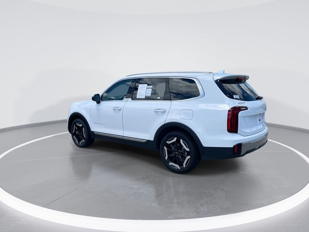 Used 2025 White Kia S image 6
