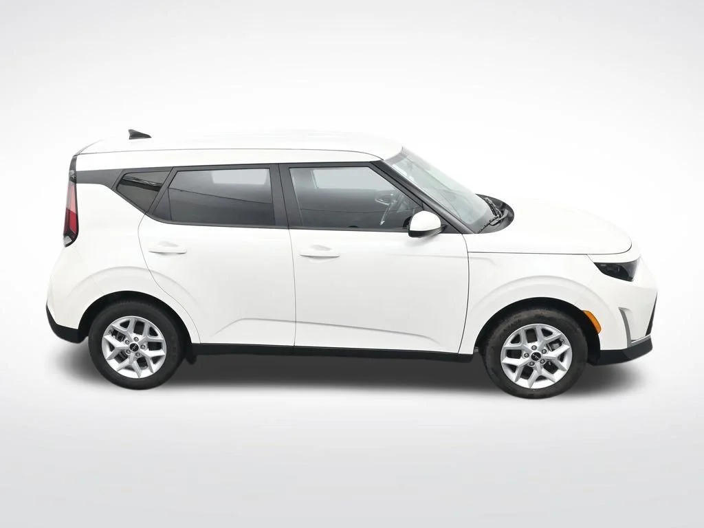 Used 2025 White Kia LX image 24