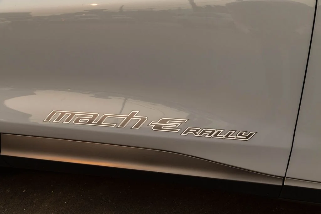 2025 Ford Mustang Mach-E GT - Photo 7