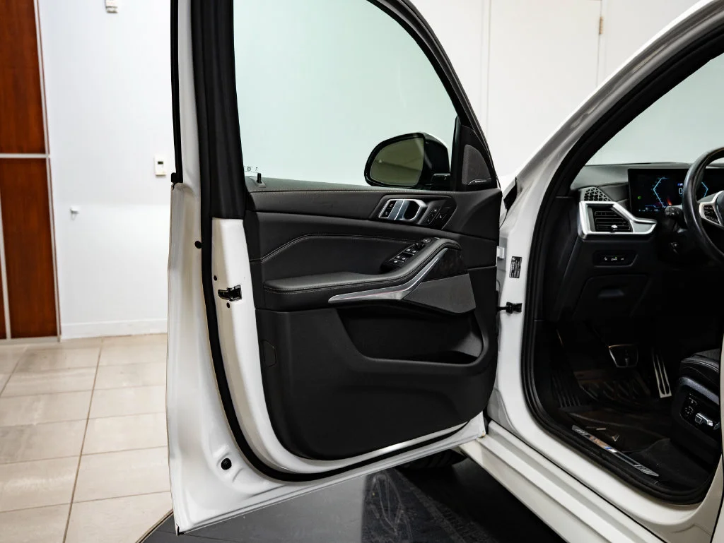 Used 2025 Mineral White Metallic BMW xDrive40i image 29