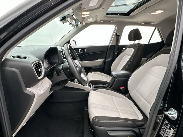 2025 Hyundai Venue SEL - Photo 9