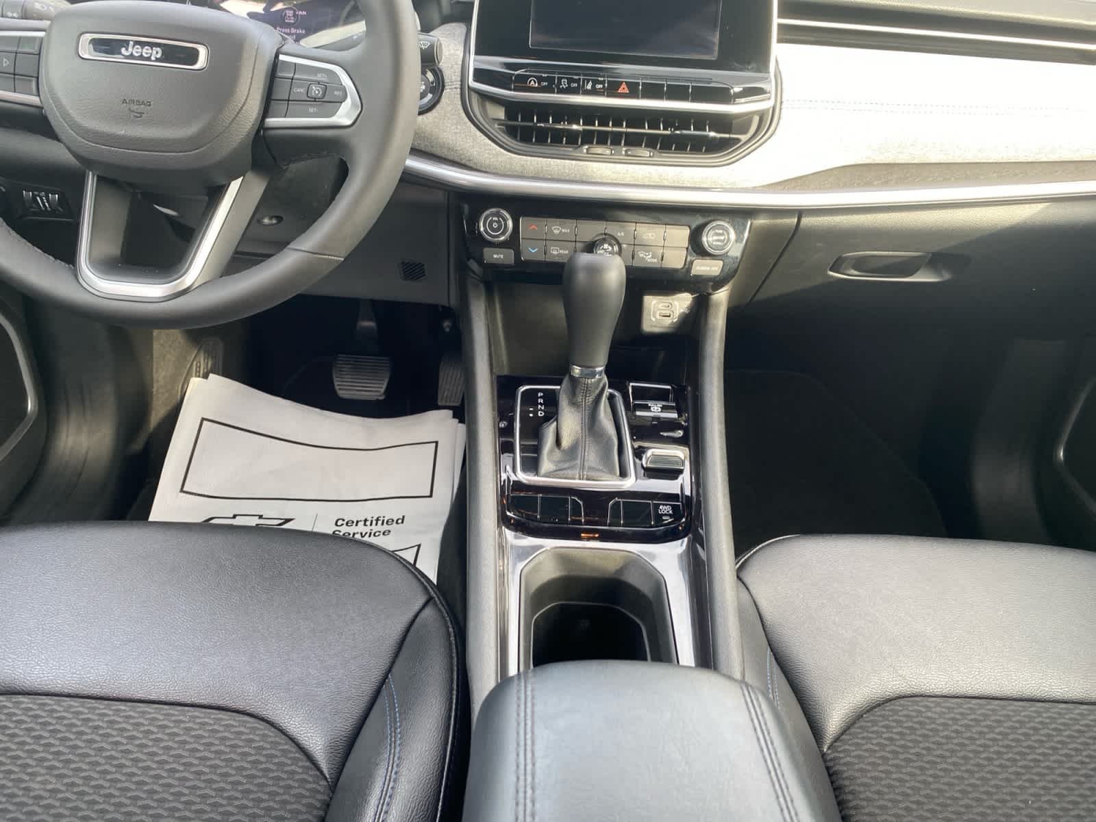 Used 2025 Red Hot Pearlcoat Jeep Latitude image 19