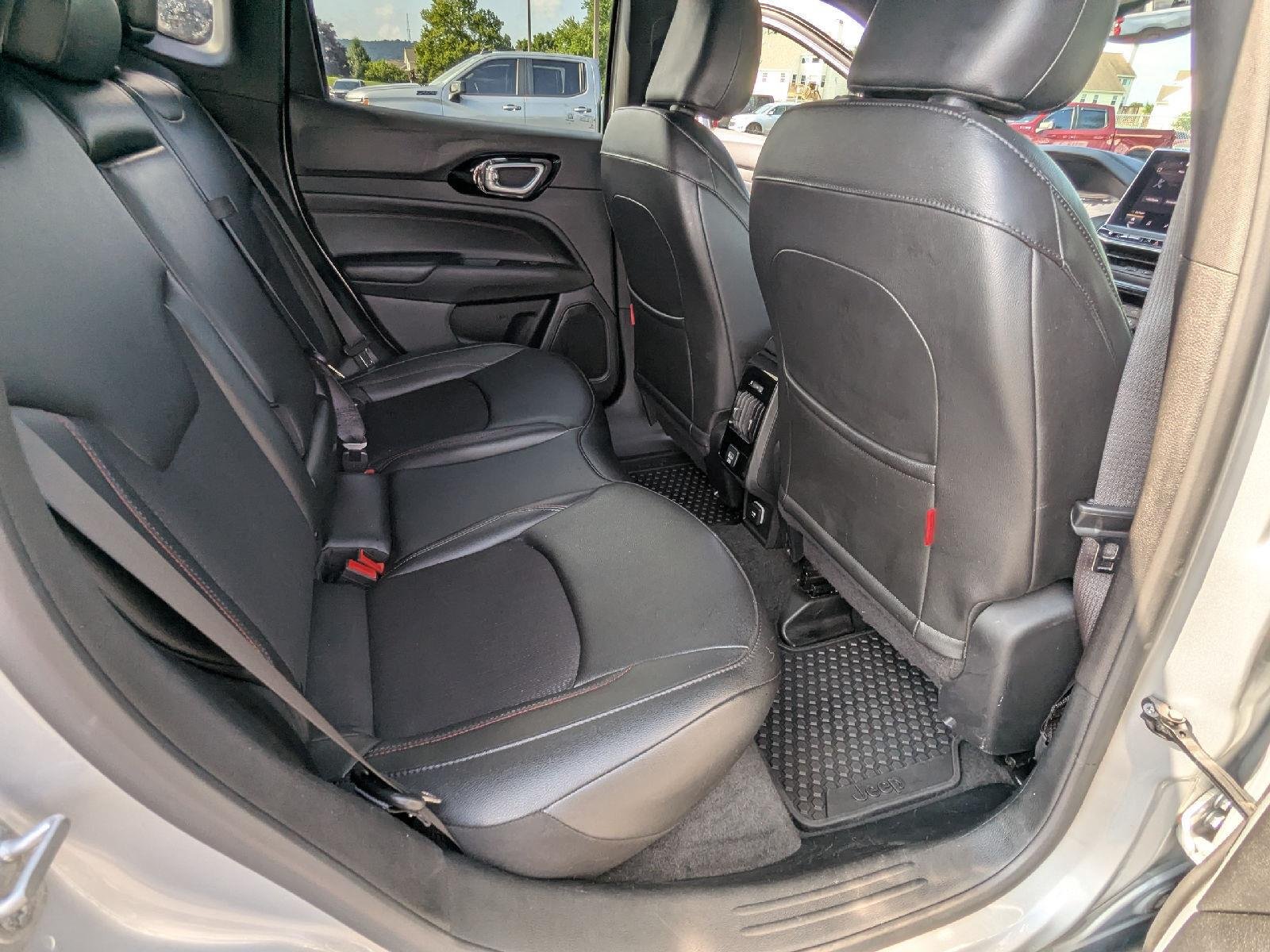 Used 2025 Silver Zynith Metallic Clearcoat Jeep Trailhawk image 30