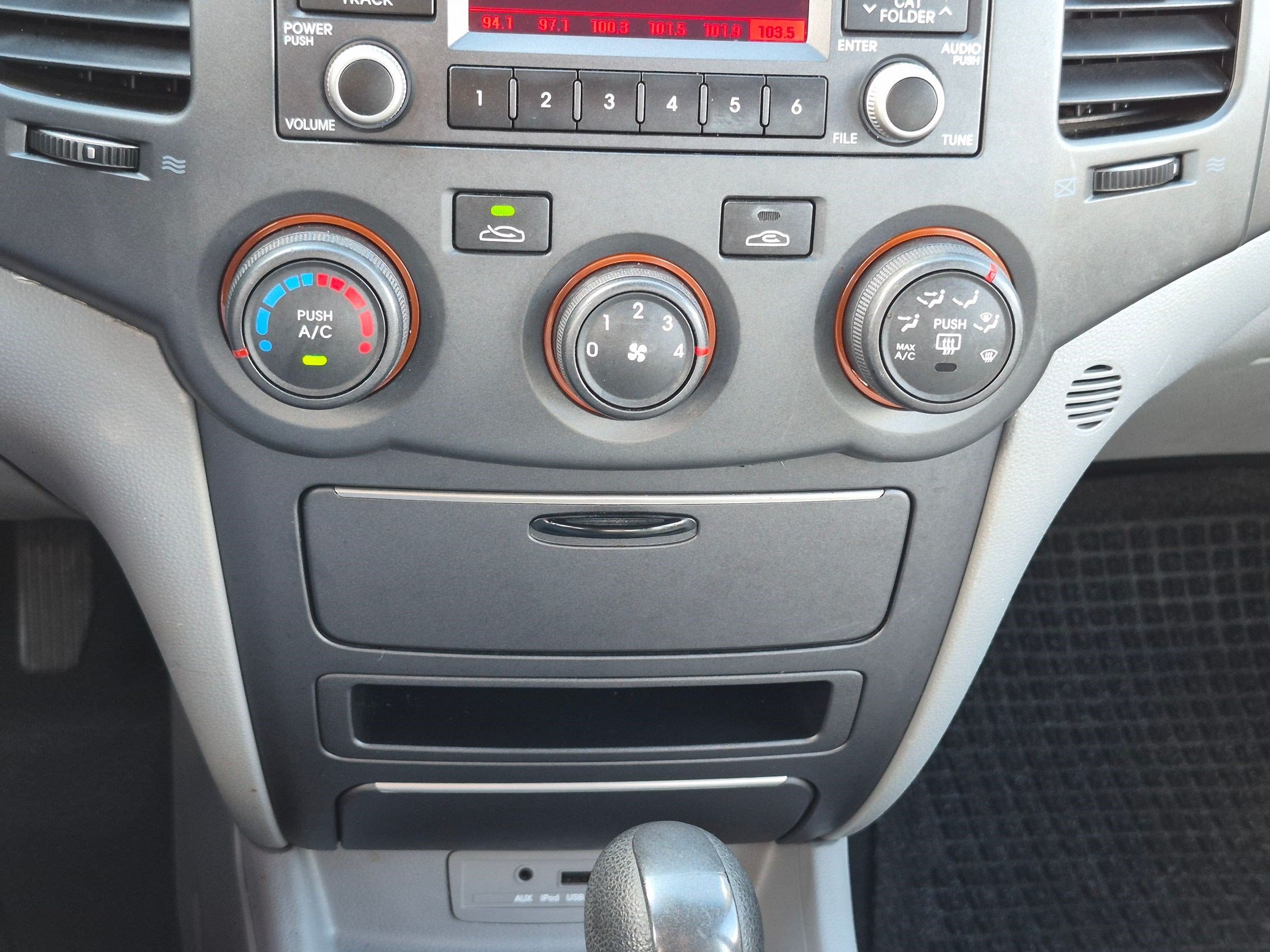 Used 2010 White Kia LX image 22