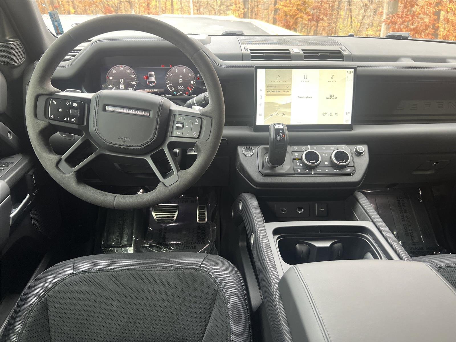 Used 2024 Santorini Black Metallic Land Rover V8 image 10