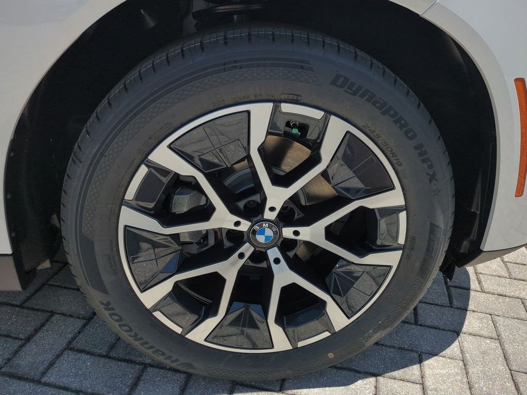 New 2026 White Metallic BMW 30 xDrive image 11