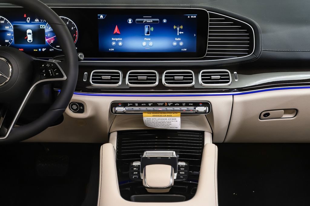 New 2026 MANUFAKTUR Moonlight White Metallic Mercedes-Benz GLE 450 image 33