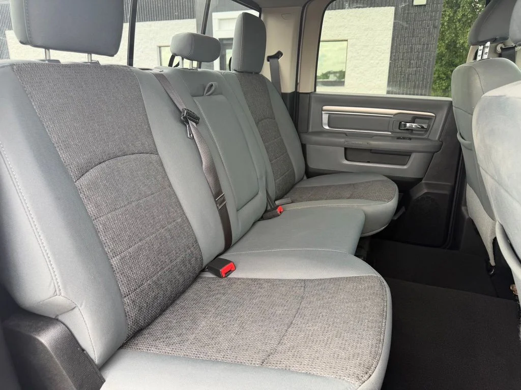 Used 2018 Silver Ram Big Horn image 28