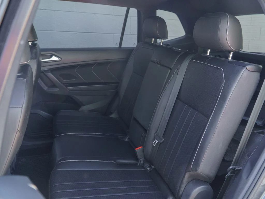Used 2023  Volkswagen 2.0T SE R-Line Black image 18