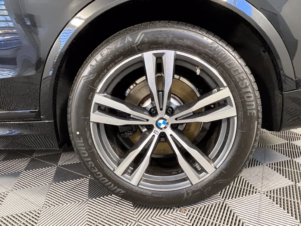 Used 2024 Black Sapphire Metallic BMW xDrive40i image 15