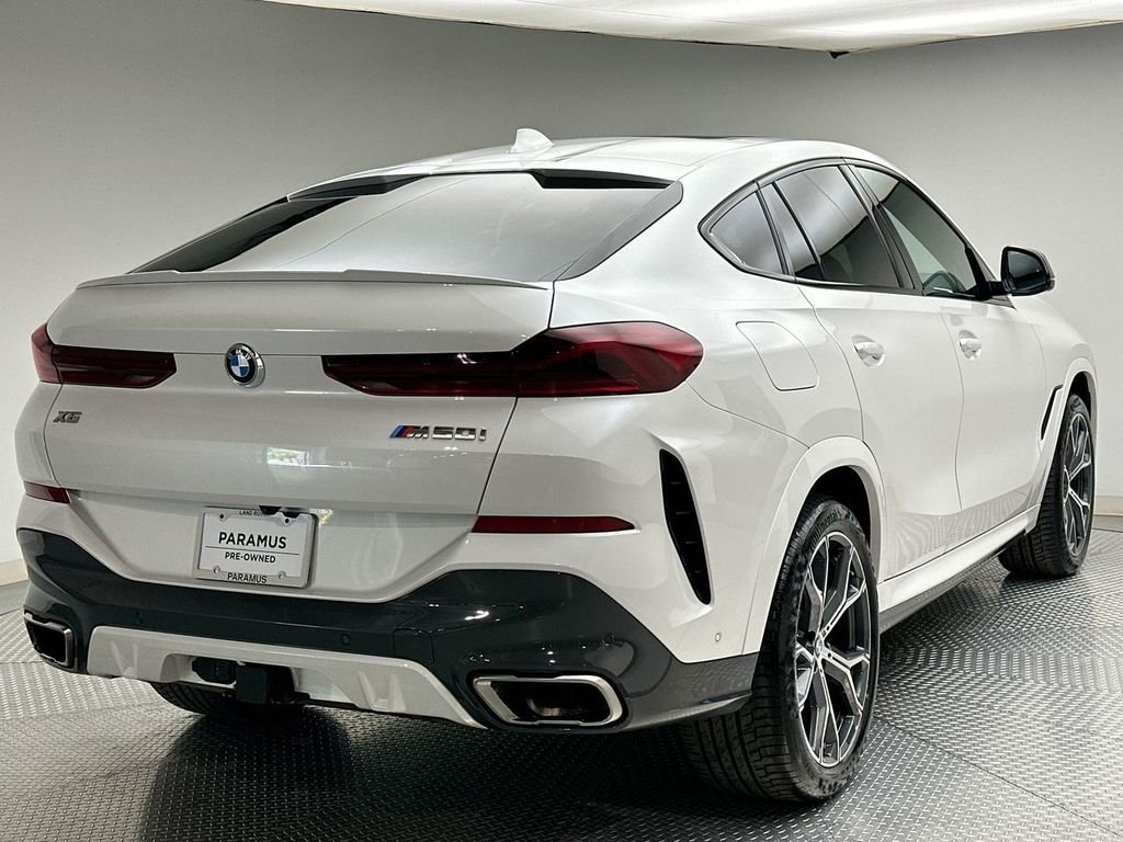 Used 2021 White Metallic BMW M50i image 13