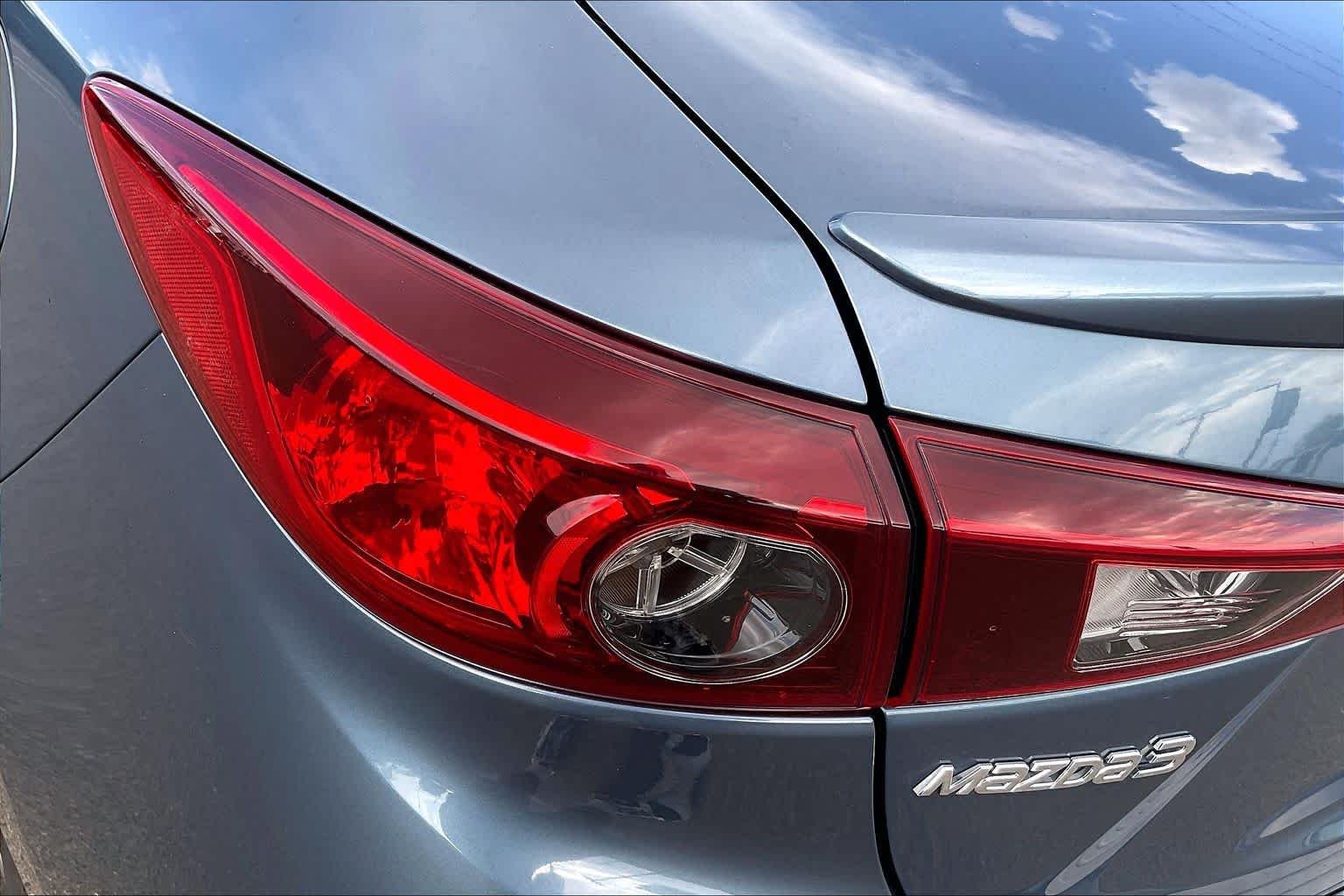 Used 2016 Blue Reflex Mica Mazda i Grand Touring image 27