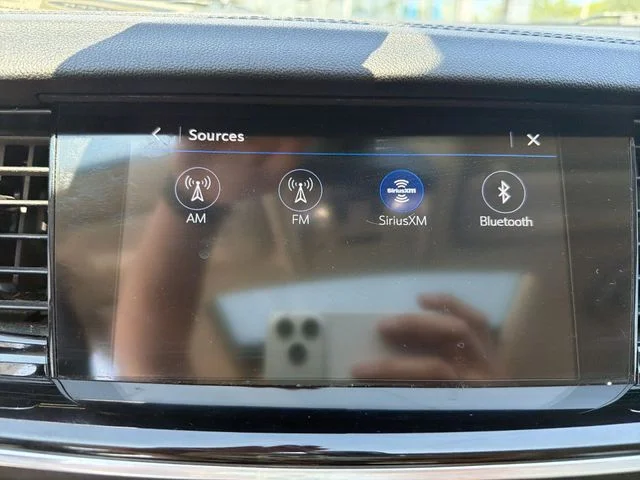 Used 2019 White Buick Essence image 18