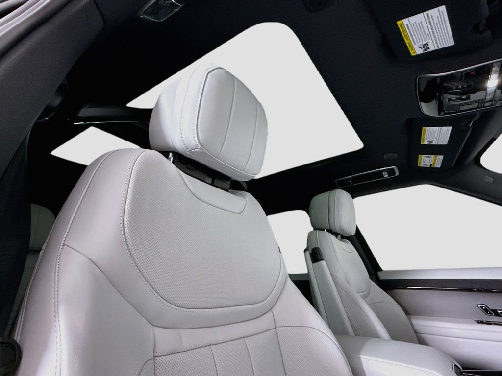 New 2026 Santorini Black Land Rover SE image 19