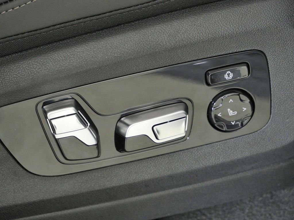 Used 2026 Skyscraper Grey Metallic BMW xDrive40i image 23