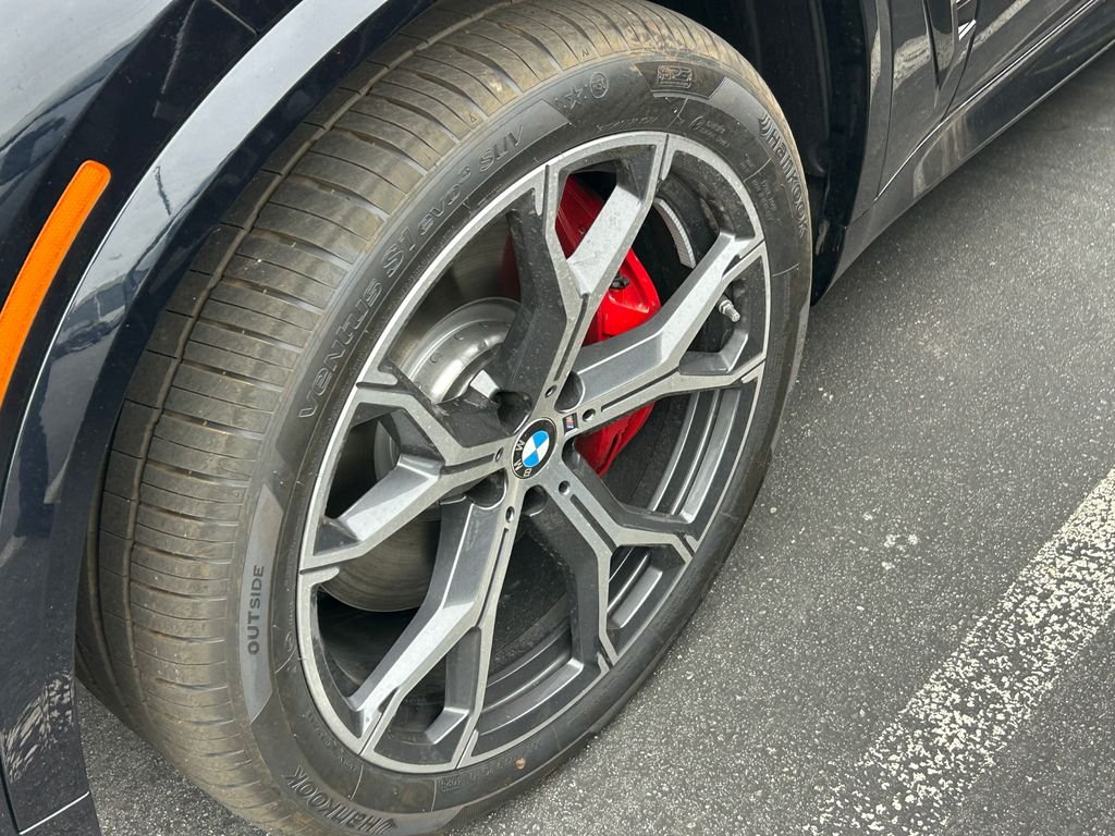 New 2026 Carbon Black Metallic BMW xDrive50e image 3