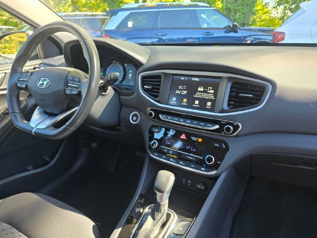 Used 2017 Silver Hyundai SEL image 11