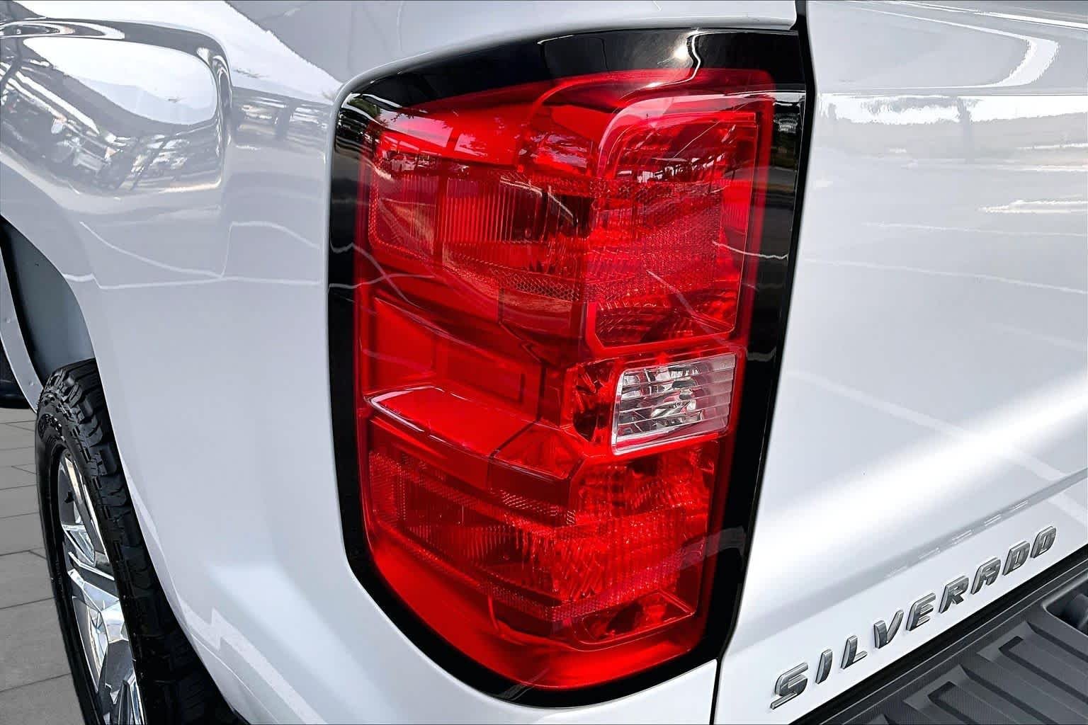 Used 2017 Summit White Chevrolet Custom image 29
