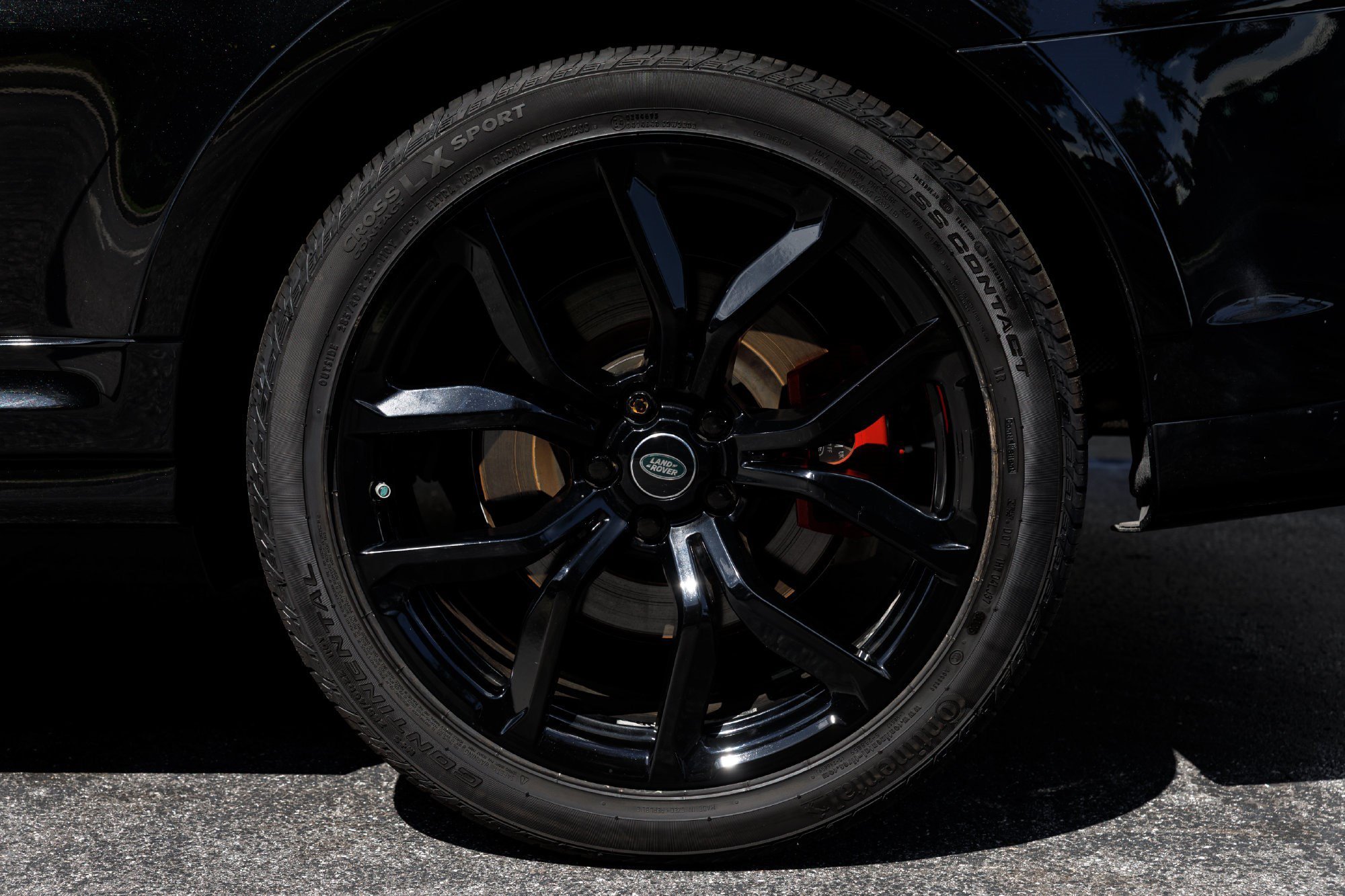 Used 2022 Black Land Rover SVR image 52