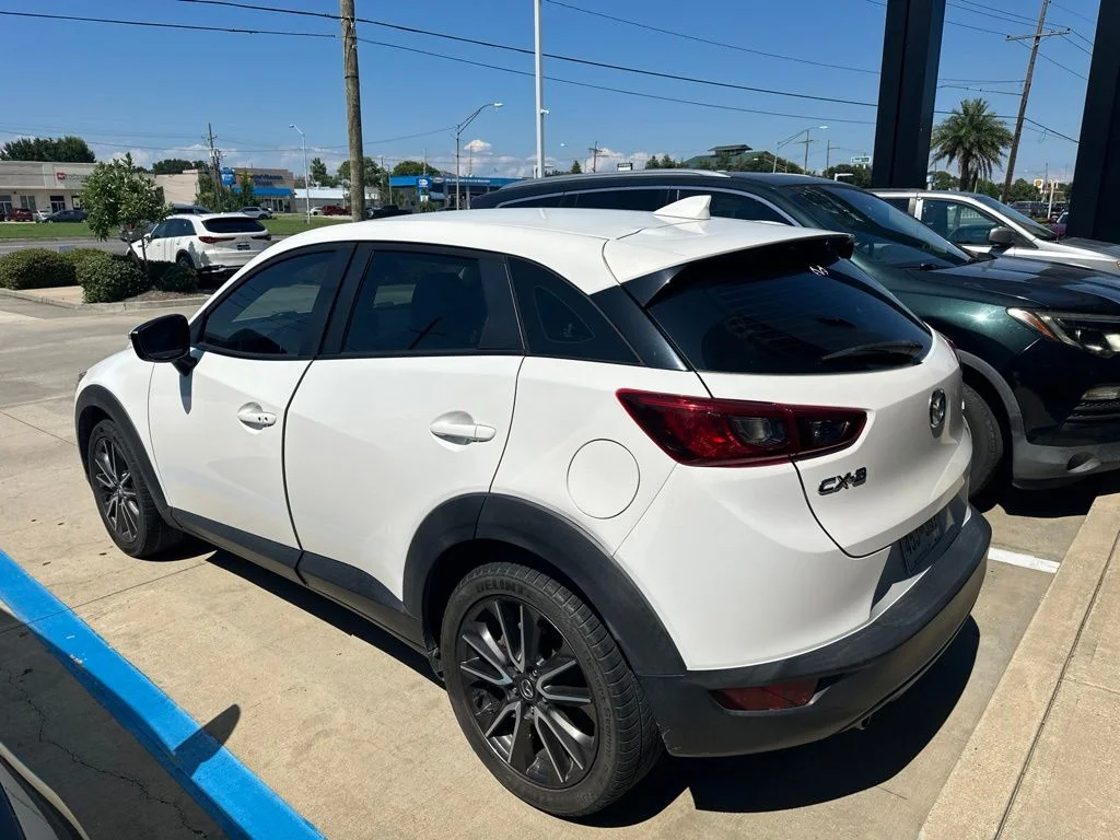 Used 2017 White Mazda Touring image 3