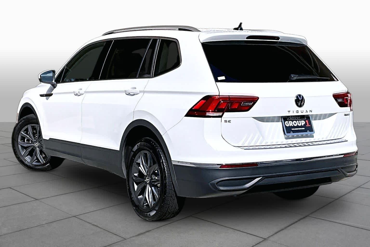 Used 2022 Pure White Volkswagen SE image 12
