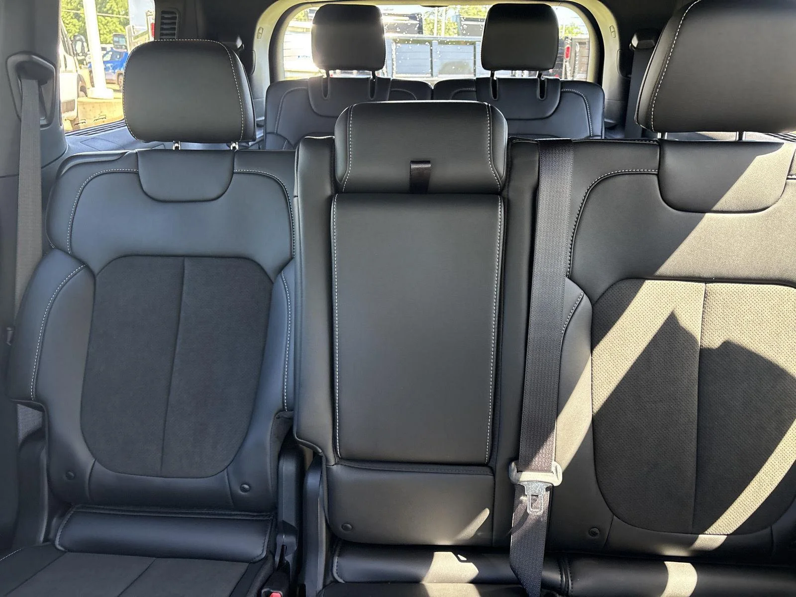 New 2026 Bright White Clearcoat Jeep Laredo Altitude image 26