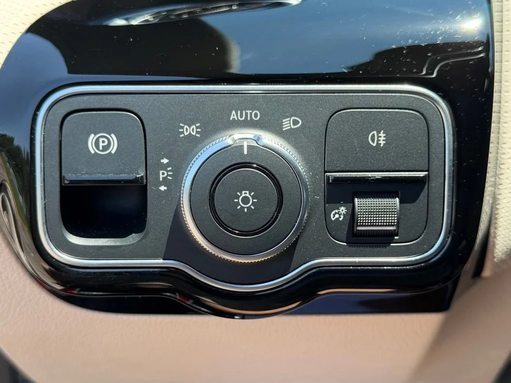 Used 2023 Red Mercedes-Benz 4MATIC® image 14