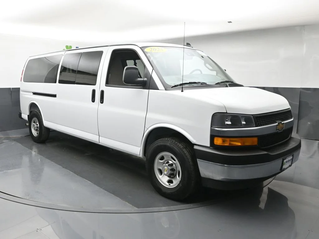 Used 2025 White Chevrolet LT image 2