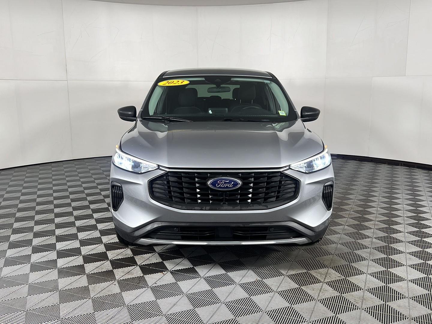 Used 2023 Iconic Silver Ford Active image 3