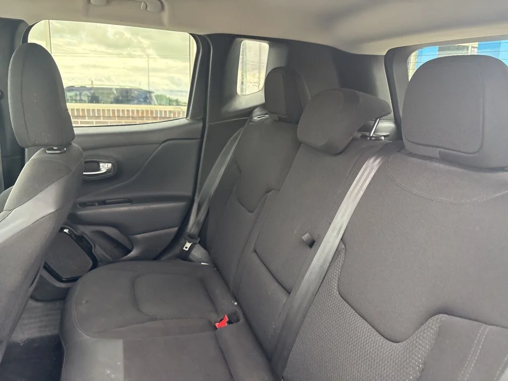 Used 2018 Blue Jeep Latitude image 35