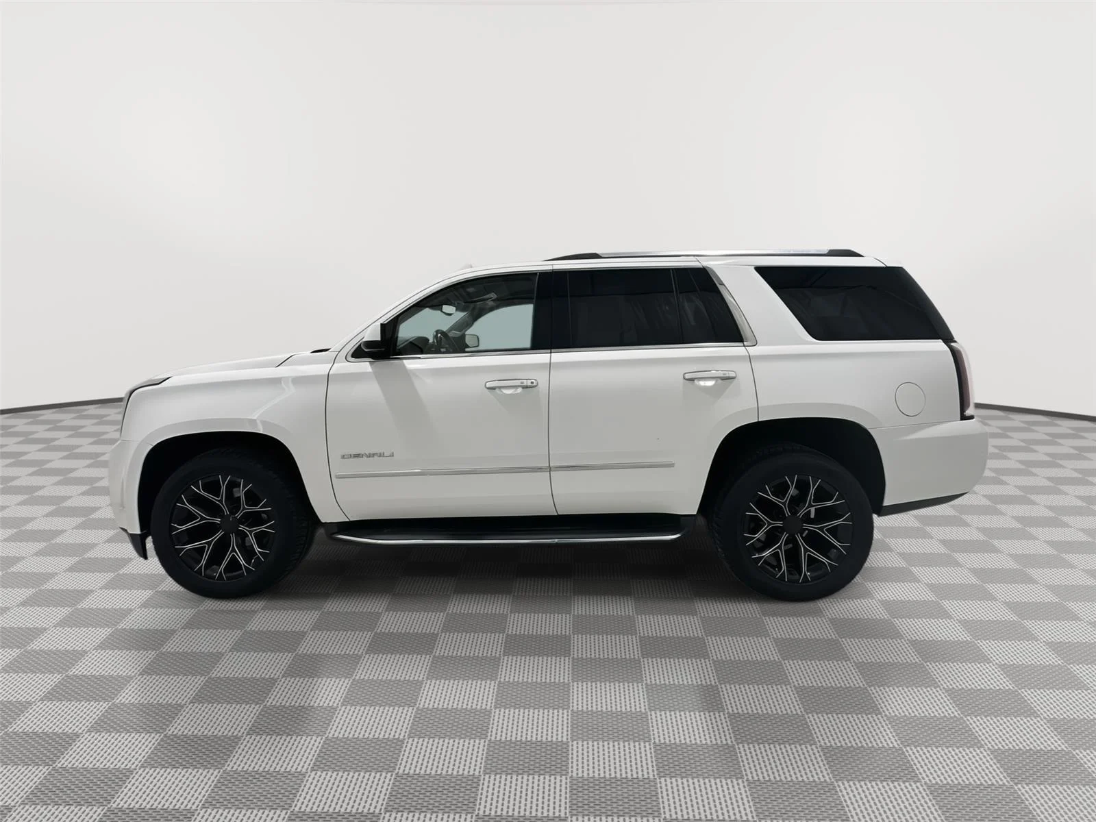 Used 2017 SUMMIT WHITE GMC Denali image 2