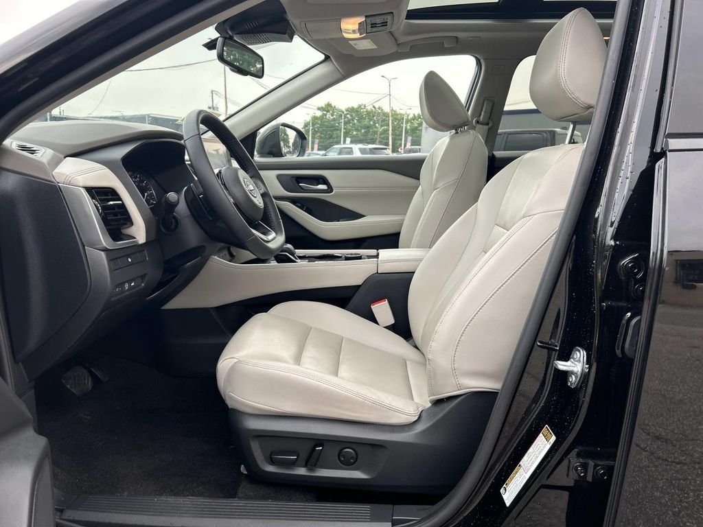Used 2023 Black Nissan SL image 14