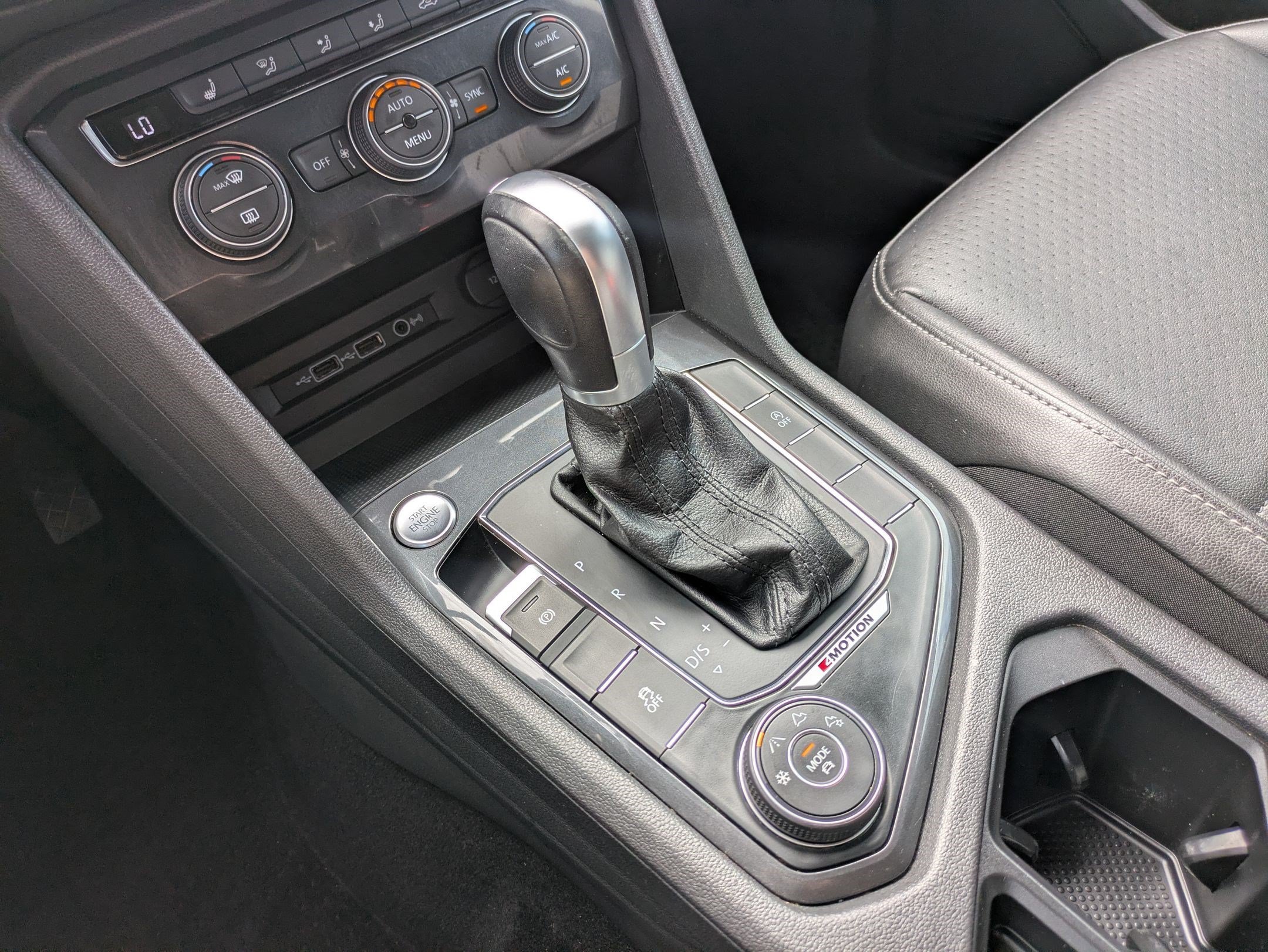 Used 2018 Pure White Volkswagen SEL image 24