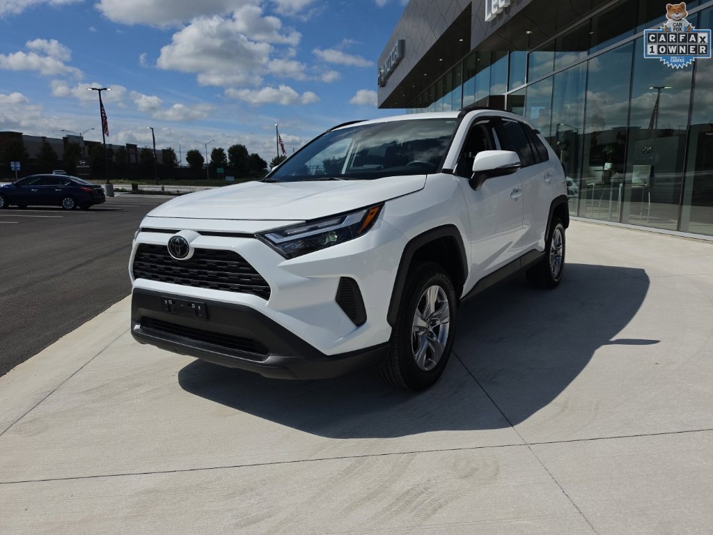 Used 2025 White Toyota XLE image 1