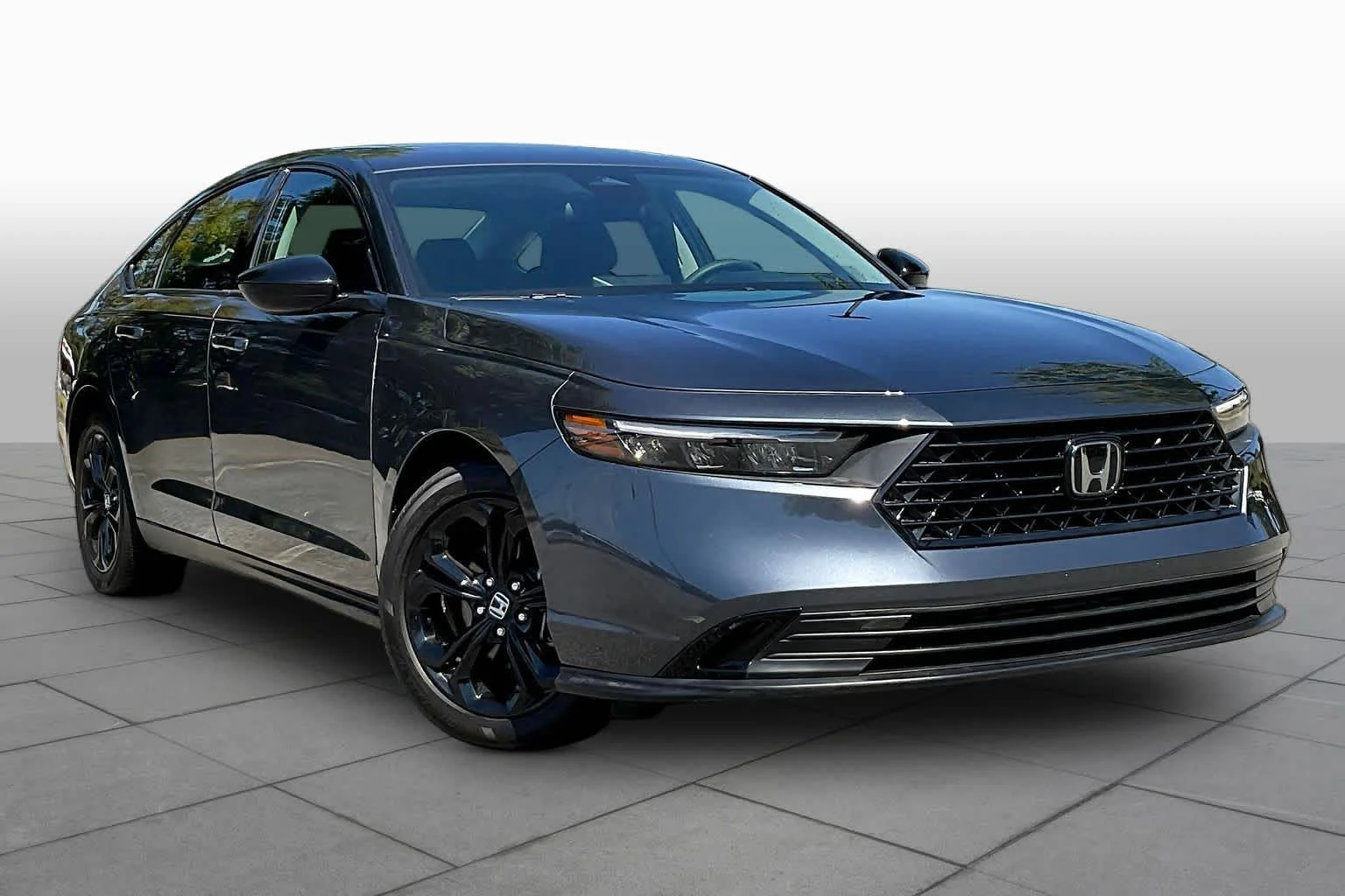 Used 2025 Meteorite Gray Metallic Honda SE image 3
