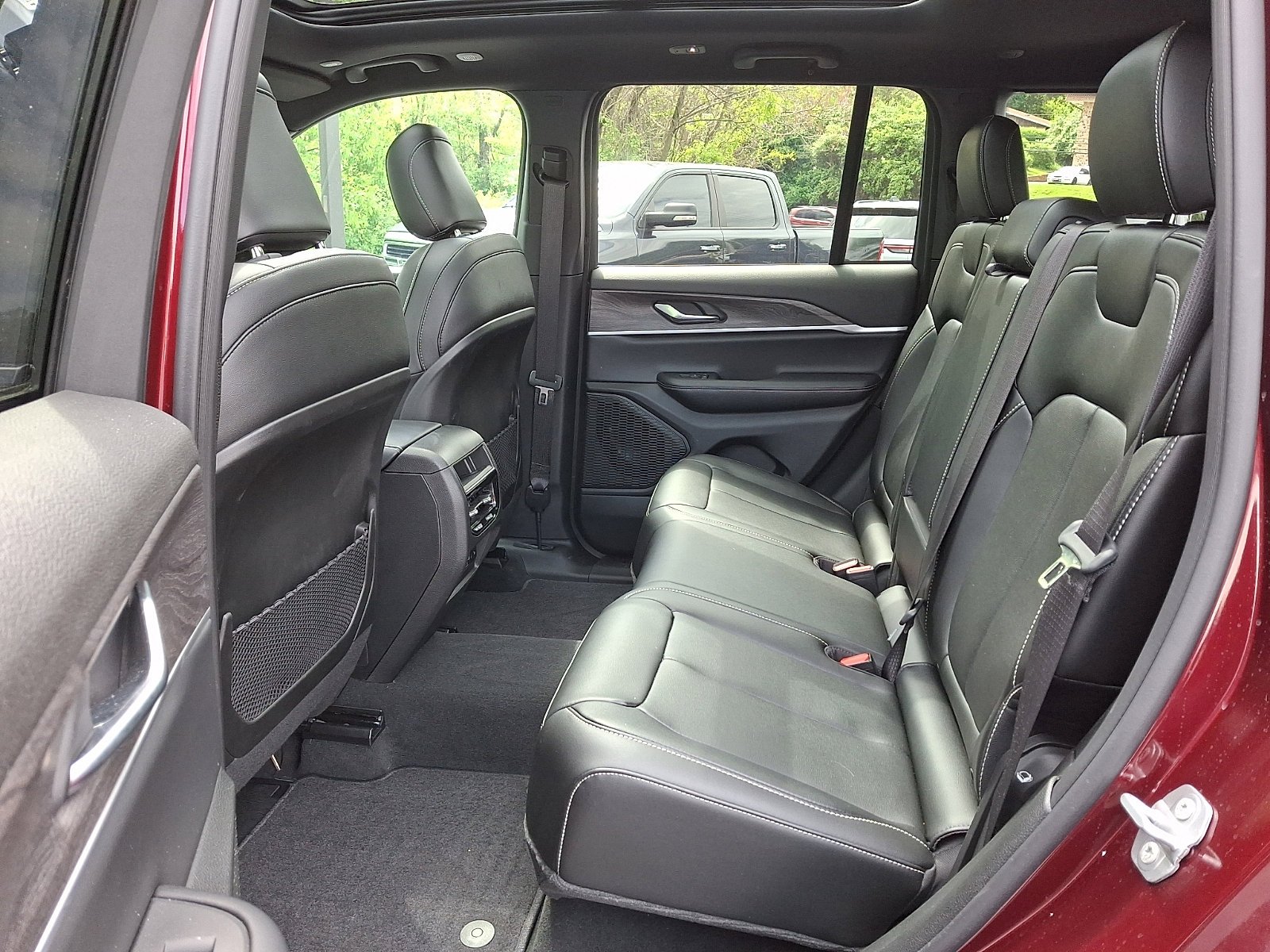 Certified Used 2025 Velvet Red Pearlcoat Jeep Limited image 10