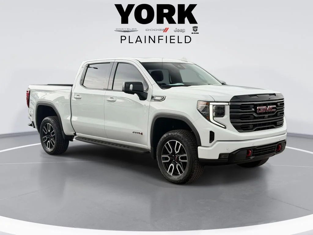 Used 2025 White GMC AT4 image 3