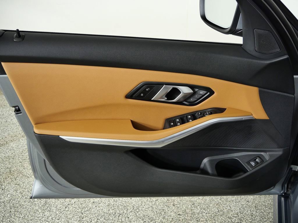 Used 2026 Skyscraper Grey Metallic BMW 330i xDrive image 33