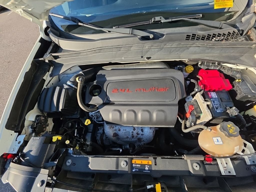 Used 2018 White Jeep Trailhawk image 10