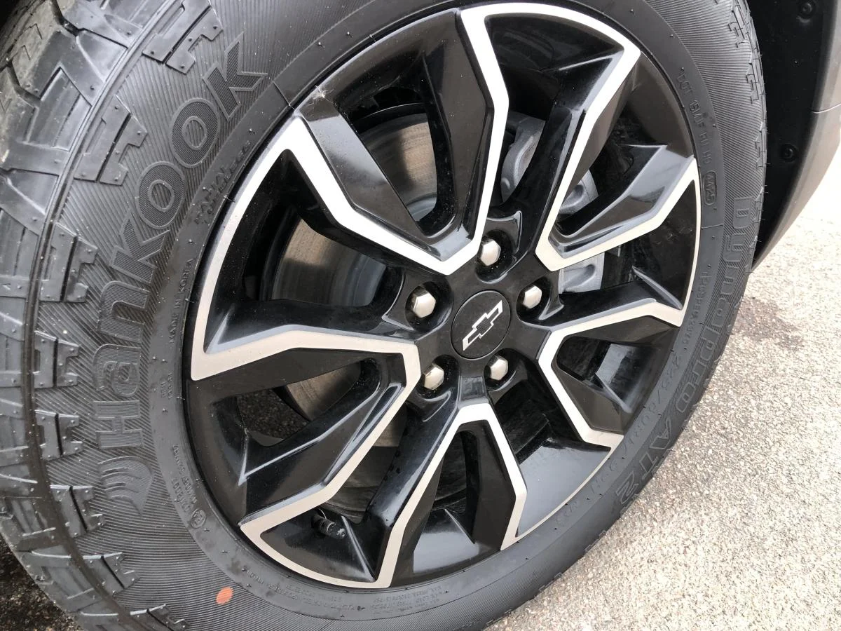 New 2026 Grey Chevrolet Awd 4dr Activ image 9