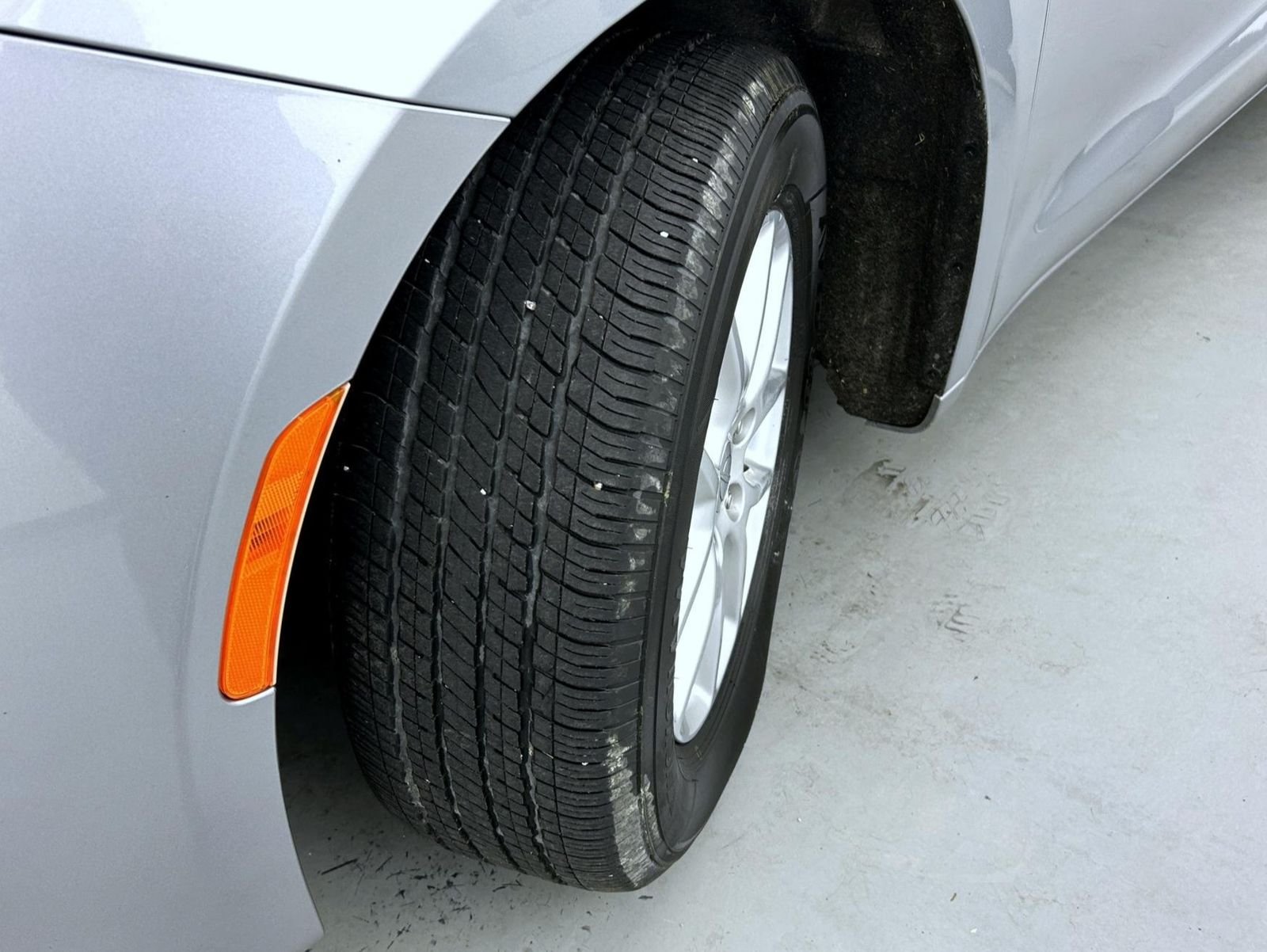 Used 2020 Silver Chrysler LXI image 23