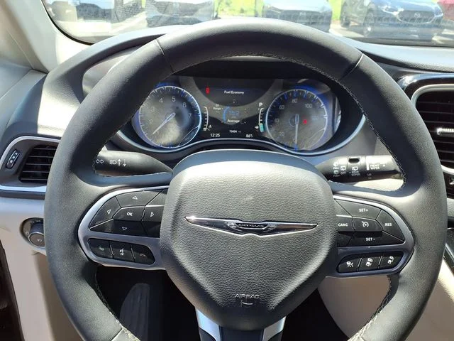 Used 2023 Black Chrysler Touring L image 10