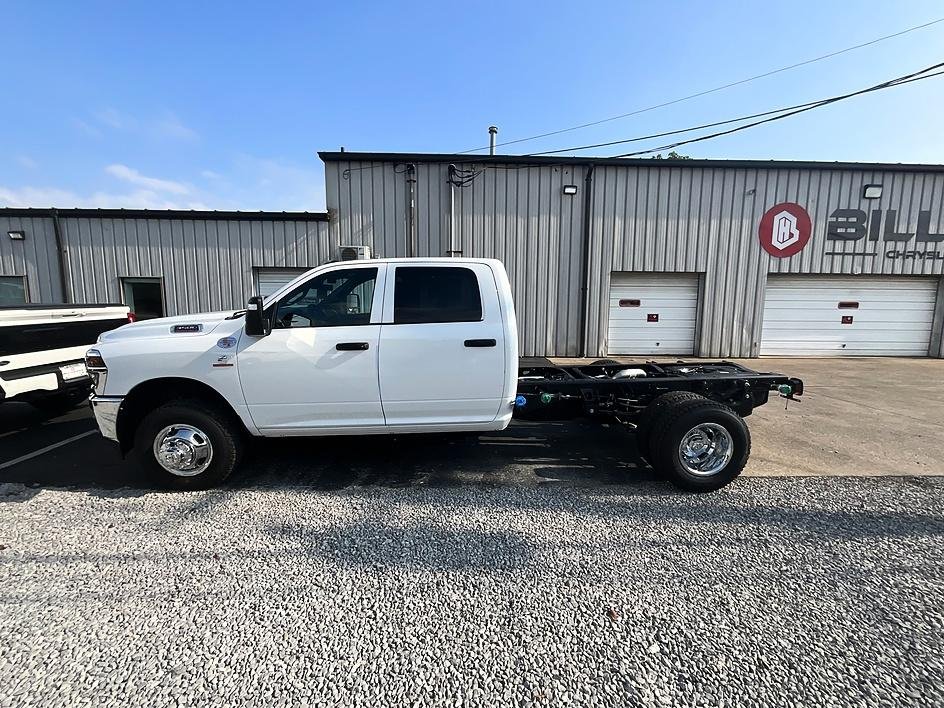 New 2026 Bright White Clearcoat RAM Tradesman image 8
