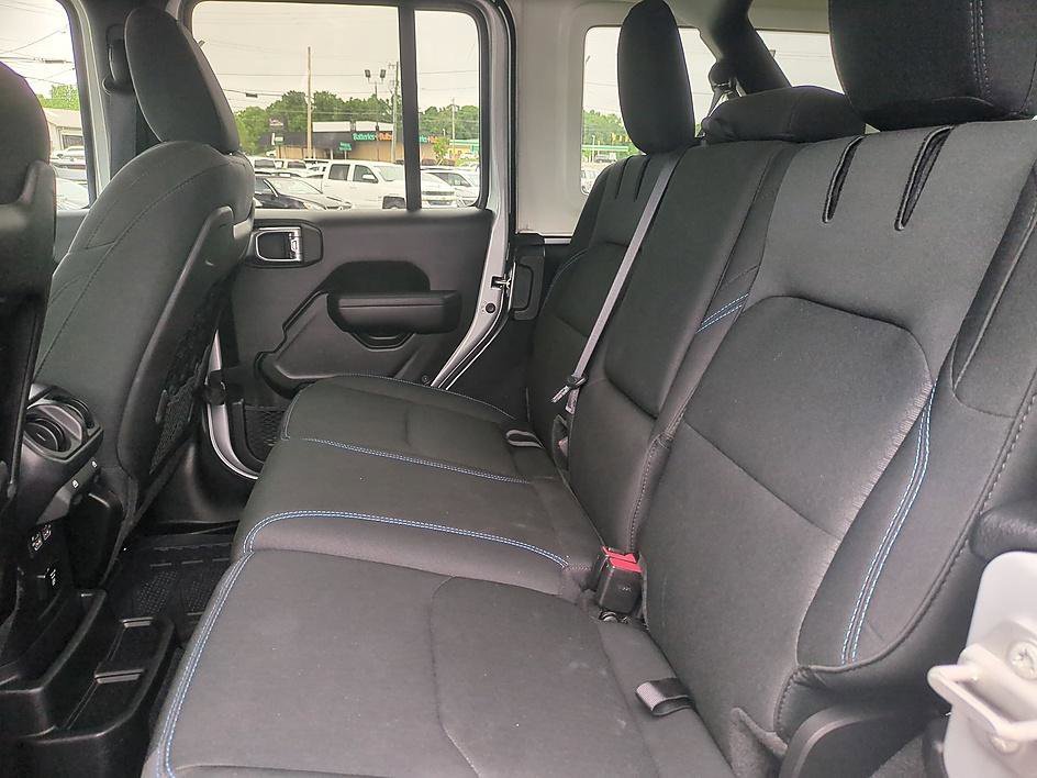 Used 2022 Silver Zynith Clearcoat Jeep Unlimited Rubicon image 28