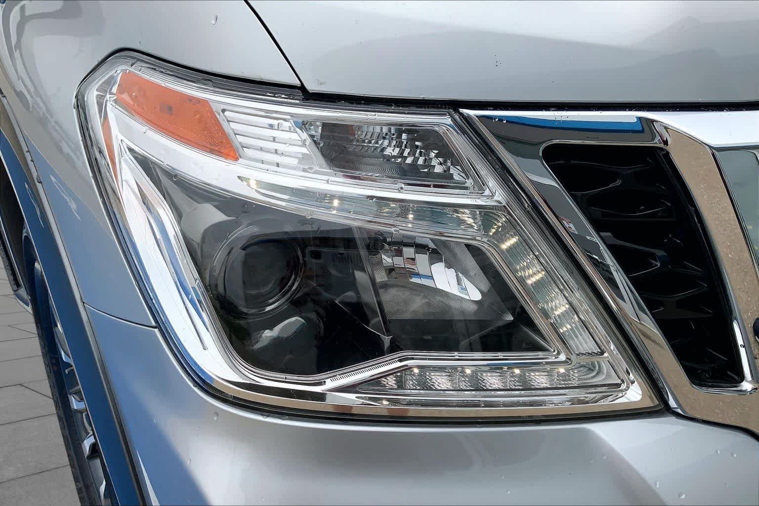 Used 2019 Brilliant Silver Metallic Nissan SL image 27