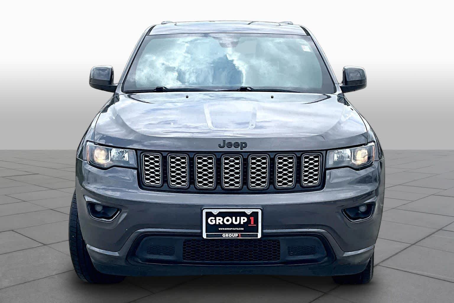 Used 2019 Granite Crystal Metallic Clearcoat Jeep Altitude image 4