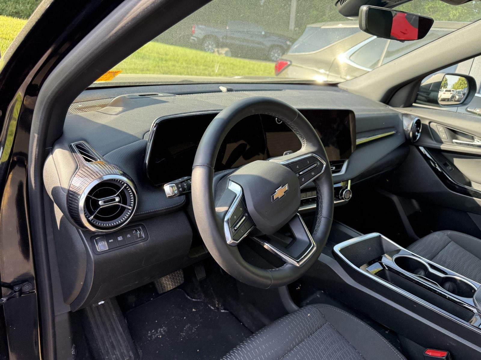 Used 2025 Mosaic Black Metallic Chevrolet AWD LT image 5