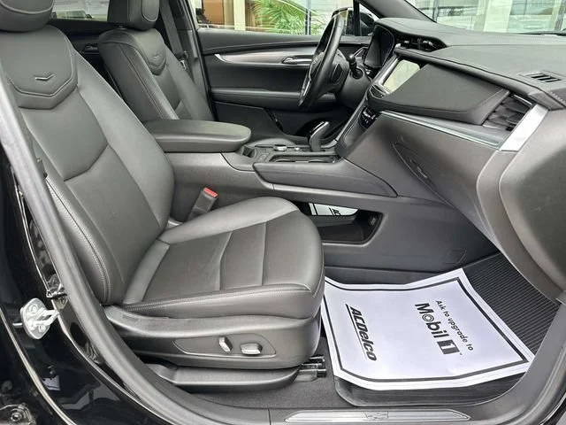 Certified Used 2025 Stellar Black Metallic Cadillac Luxury image 18